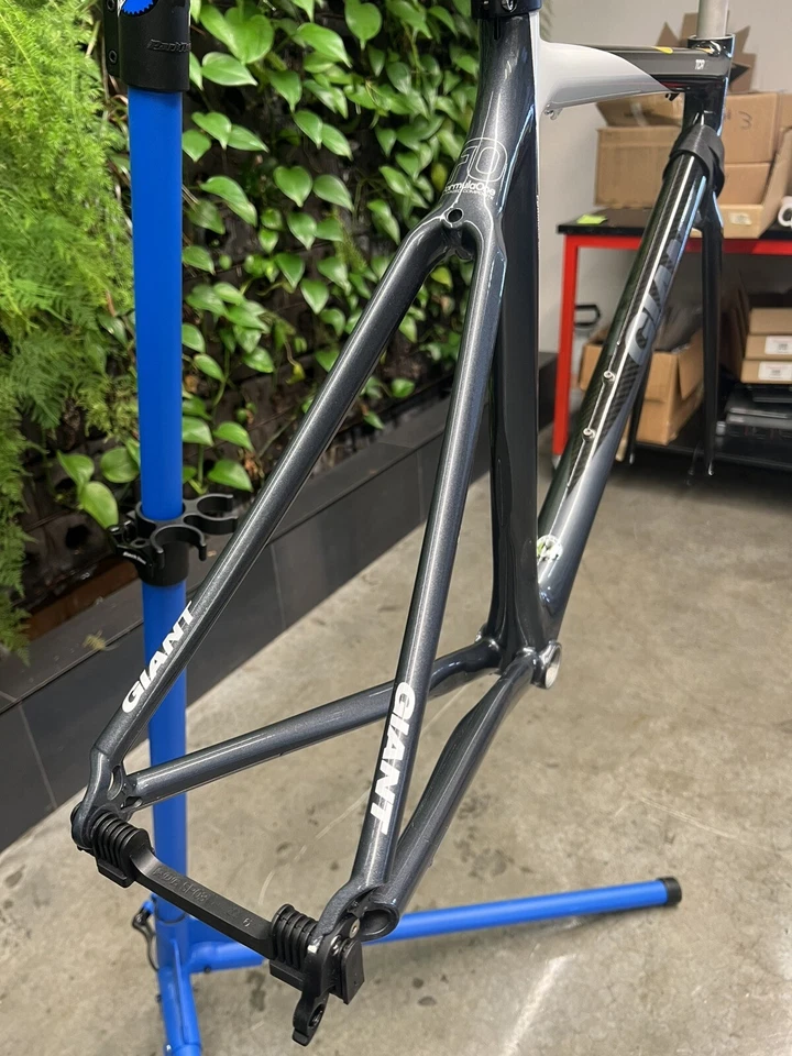 2006 Giant TCR Advanced Composite 2 Medium Rim Brake Carbon Frameset 700c - Image 3 of 4