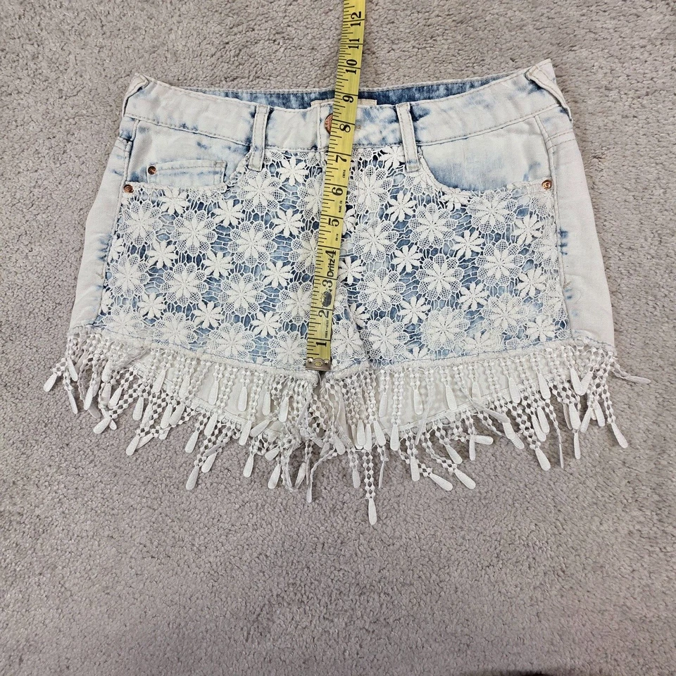 Pantalones Cortos de Denim LEI Ashley Lowrise Crochet y Encaje Talla 3 Y2K Daisy Dukes Flecos Foto 3 de 4