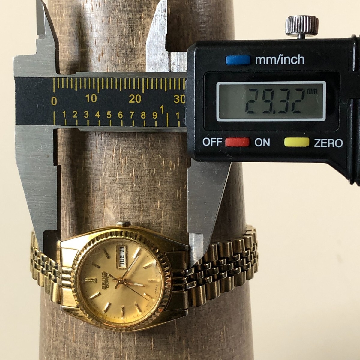 VTG Seiko Women 7N83-0041 Dress Day Date Gold Tone Quartz 24mm