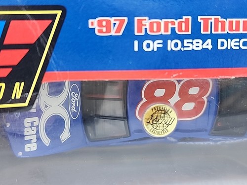 Revell Dale Jarrett 88 Quality Care 1:43 97 Ford Thunderbird NASCAR W Case - Picture 6 of 7