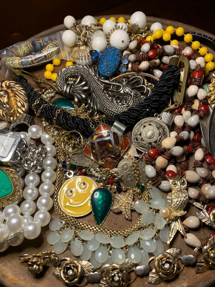 Gran Lote de Joyas Únicas Divertidas Surtidas De Colección Firmadas y Sin Firmar Foto 3 de 4