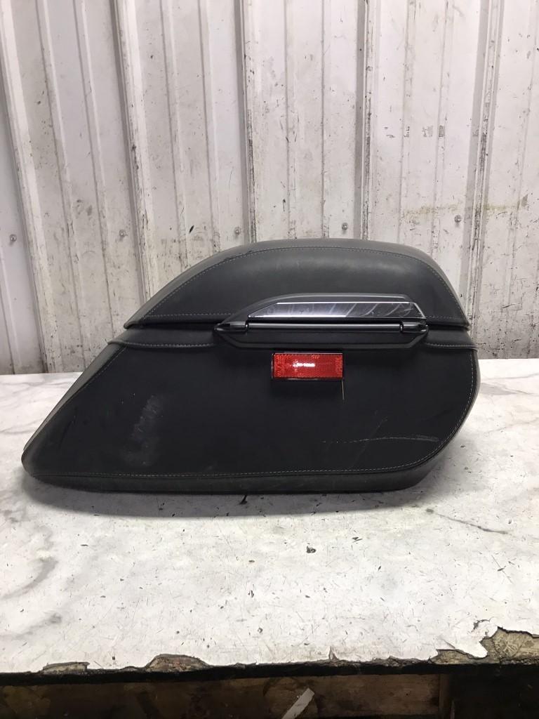 09 Yamaha XVS920 XVS 950 A V Star Right Saddlebag Saddle Bag