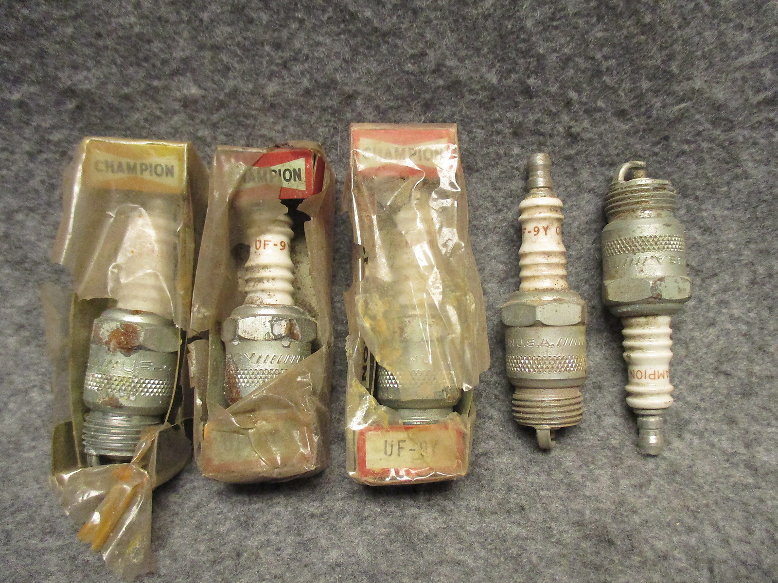 5 Champion UF-9Y Spark Plugs NOS New Old Stock w/ Oxidation 28080