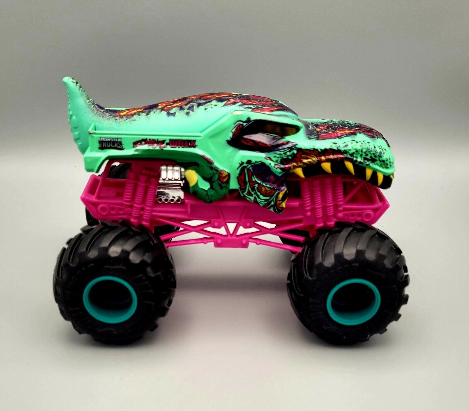 Hot Wheels Monster Trucks Zombie Wrex die-cast 1:24 Scale Veículo com rodas  gigantes para crianças de 3 a 8 anos grandes caminhões de brinquedo grande  em Promoção na Americanas