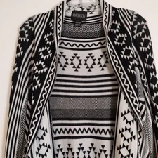 Maddison Women Size Large Long Sleeve Black & Grey With Design & Lace Hem Shawl