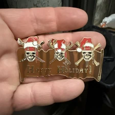 DISNEY DSF PIRATES OF THE CARIBBEAN HAPPY HOLIDAYS 2008 PIRATE SKULLS PIN LE 300