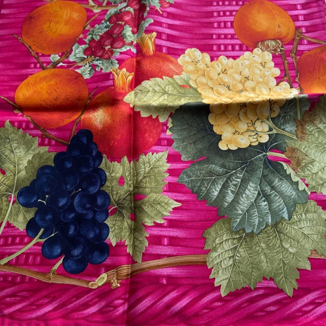 Gucci scarf with fruit design　86cm x 86cm thumbnail 2