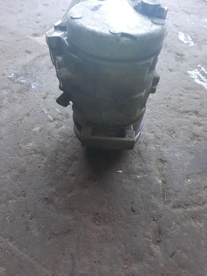 2010-2016 CHEVROLET EXPRESS 2500 VAN AC Compressor 4.3L Motor GM 84208258 - Imagem 3 de 4