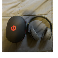 Beats by Dr. Dre Studio3 Wireless Bluetooth Headphones Gray/Black w Case