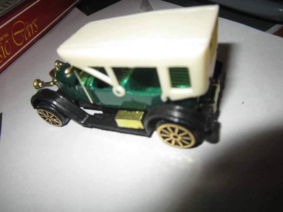 Matchbox Sized Car:   Made in China S1/51  S8034  White and Green - Image 4 of 4