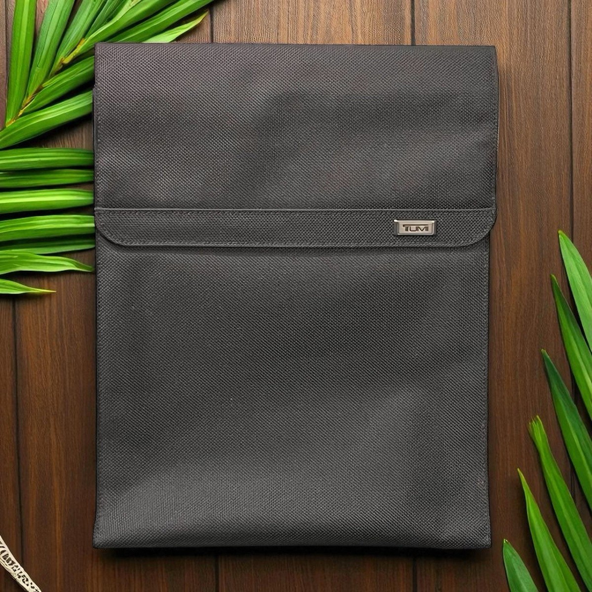 Tumi Black Nylon Travel Case Organizer Bag Magnetic Flap Closer 10