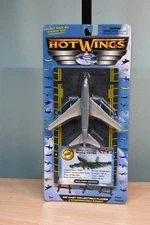 2000 Daron Hot Wings Diecast United Airlines Boeing 747 SP Commercial Airplane