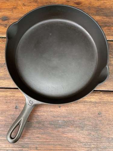 Griswold Cast Iron Matching Large Logo Skillet Set 3-9 - Picture 15 of 15