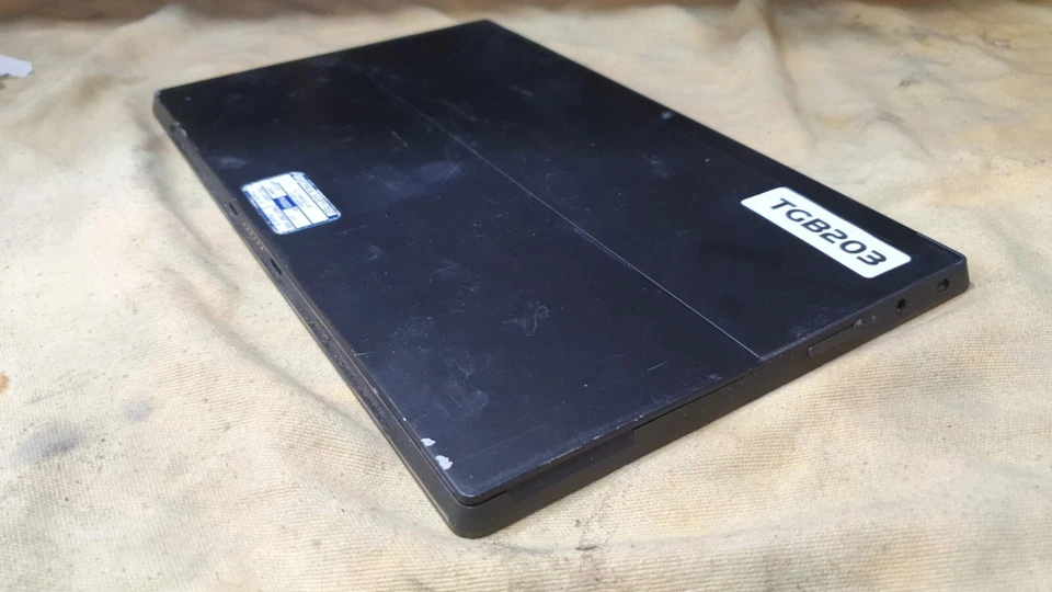 TGB203 Microsoft Surface Windows RT TABLET READ DESCRIPTION 32GB - Image 3 of 4