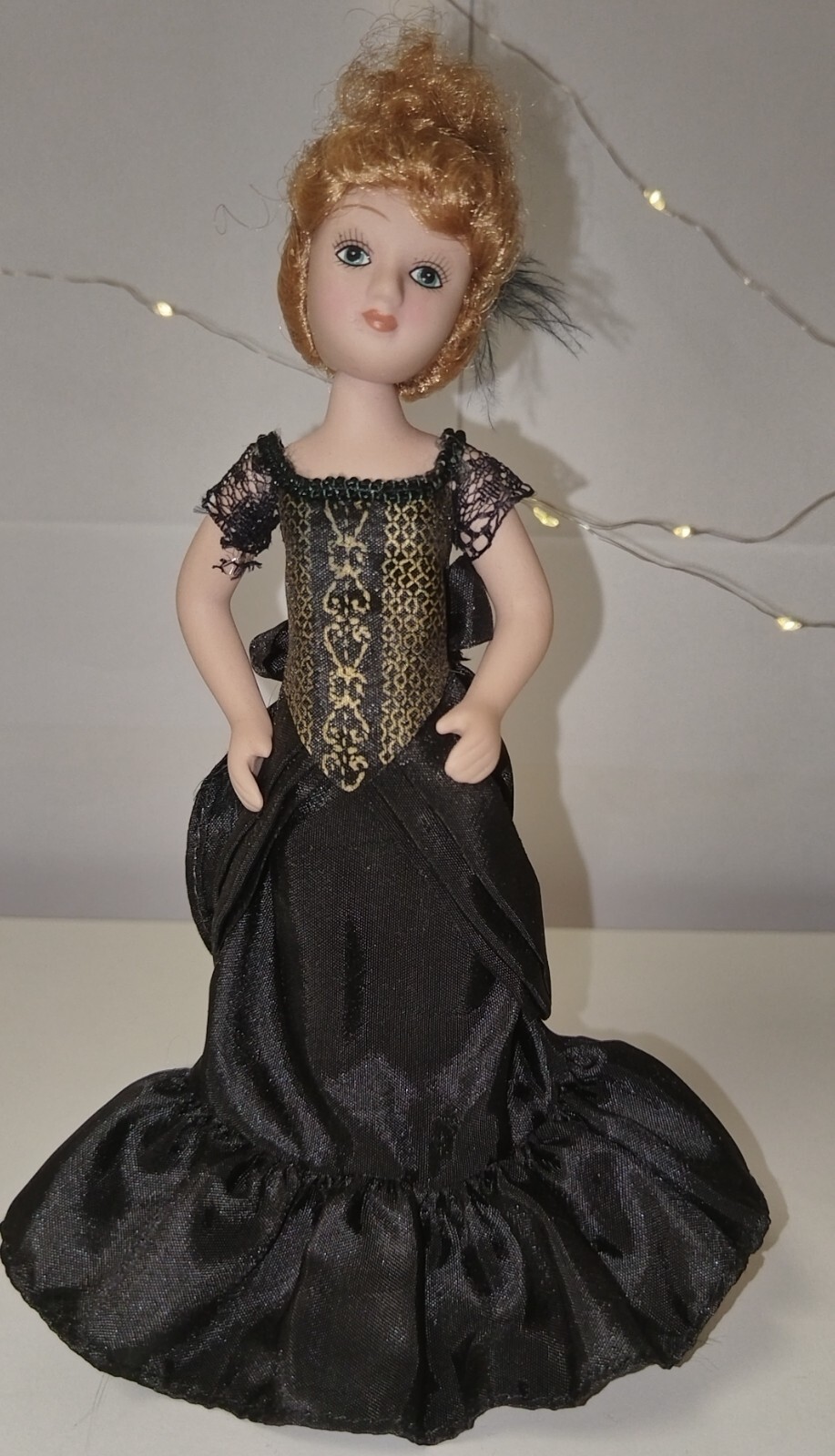 Porcelain doll Isabella Archer from the DeAgostini collection 