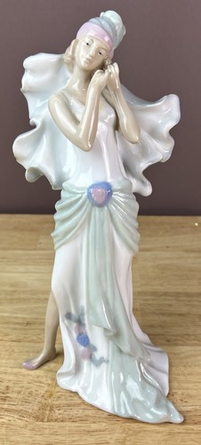 Lladro Porcelain Figurine of a Woman Dressed In Art Deco Flapper Clothing