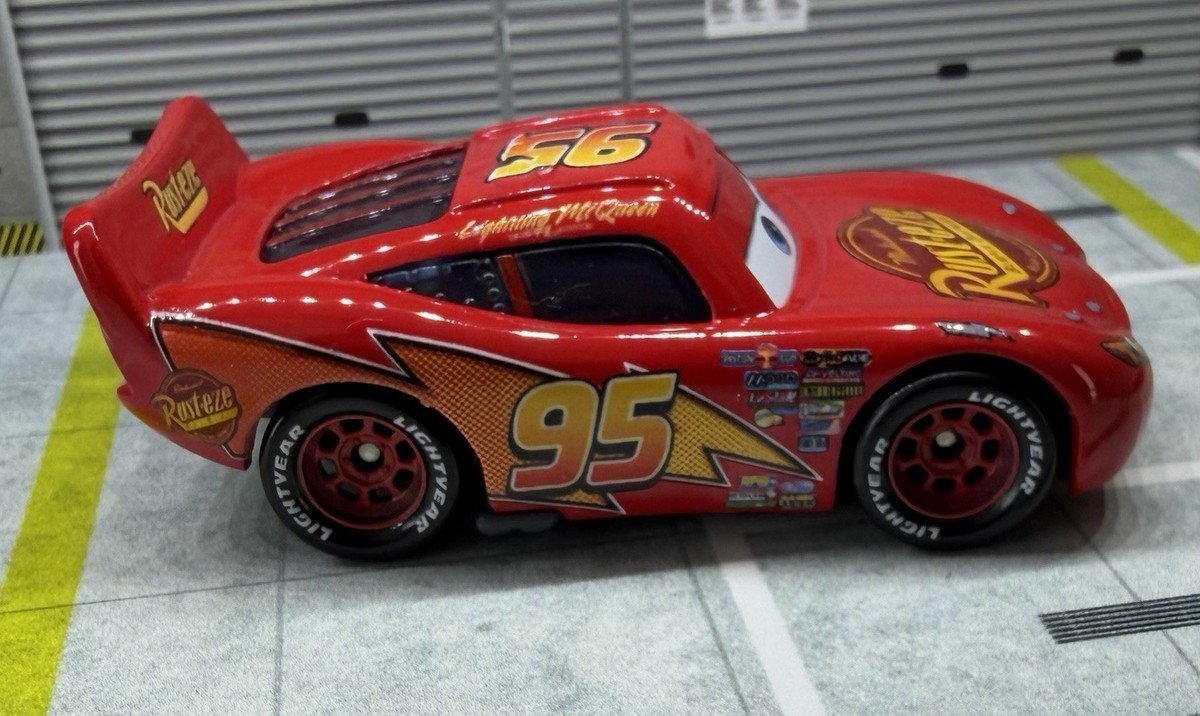 Disney Pixar Cars 1 Lightning McQueen Rust-Eze #95 First