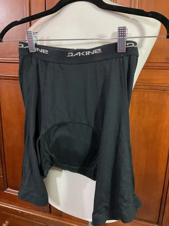 Dakine Medium Polygiene Padded Cycling Shorts GUC As Seen Solid Black Athletic H - Image 2 of 4