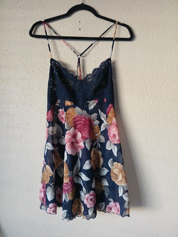 Victoria's Secret Babydoll Slip Size Medium Floral Ruffle 