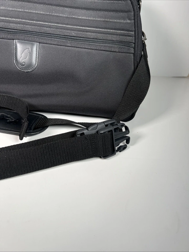 Холщовая дорожная сумка Atlantic ручная кладь регулируемый ремень - черная - Изображение 2 из 4