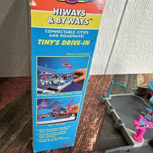 MicroMachines Hiways & Byways Tiny's Drive-In Diner Vtg 1994 Galoob 99% + 5 Cars - Picture 4 of 24
