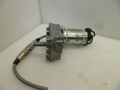 RS 320-590 CROUZET GETRIEBEMOTOR 12-24 VDC AUSGANG:100 U/min 6mm. SCHAFT Neu Take Off!