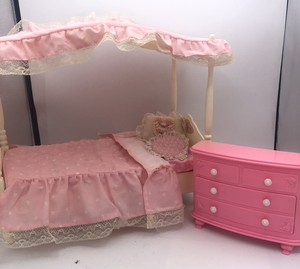 barbie canopy bed 1982