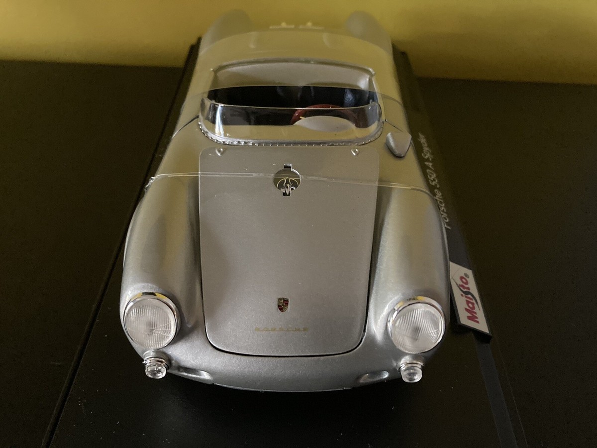 Porsche 550 Spyder - Diecast Model Car, Silver. 1/18 Maisto