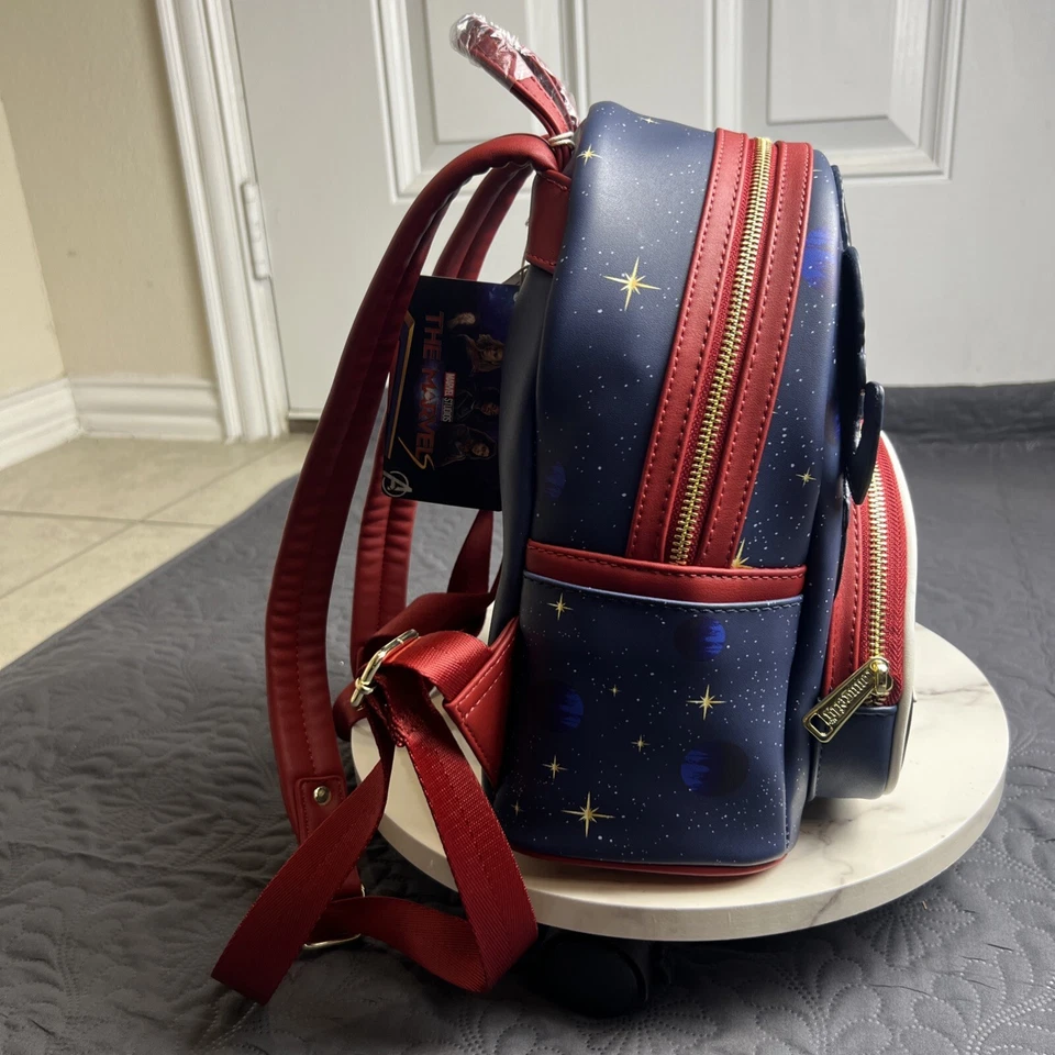 Loungefly MARVEL The Marvels Glow in the Dark 10” Mini Backpack Collectible NWT Foto 4 de 4