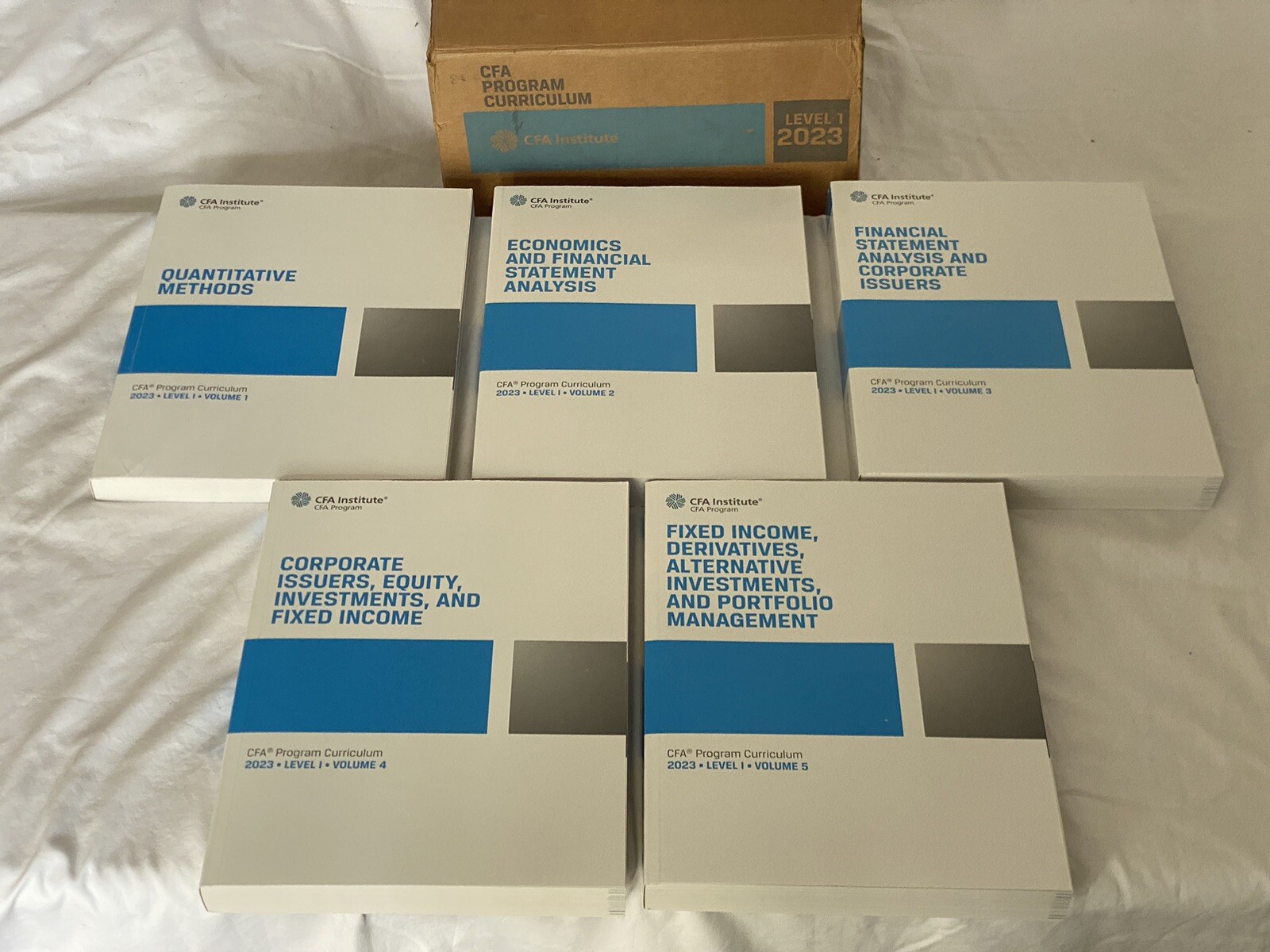 2023 CFA Program Curriculum Level I 1-5 Volume Box Set-image