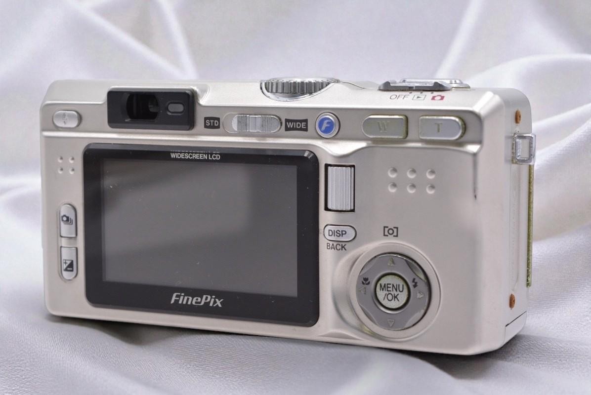 N Mint] FUJIFILM FinePix F810 Silver Digital Camera 6.3MP w