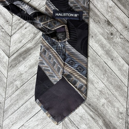 HALSTON lll Men's 100% Italian Silk Vintage Necktie Tie Classic Length Nice! - Picture 3 of 9