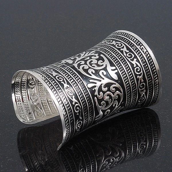 Puño ancho grabado romano enchapado en rodio - 95 mm de altura Foto 3 de 4