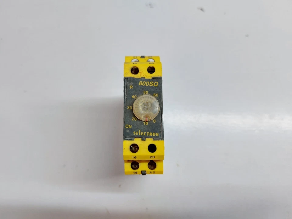 Selectron 800sq Multifunction Timer - Image 2 of 4