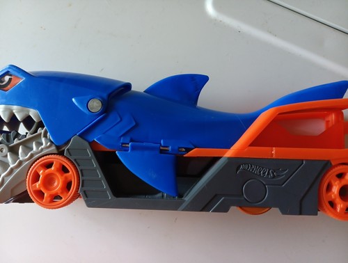 ¡Tiburón Hot Wheels! Estuche de transporte Chomper/Transporter/Mattel 2020 excelente estado - Imagen 4 de 10
