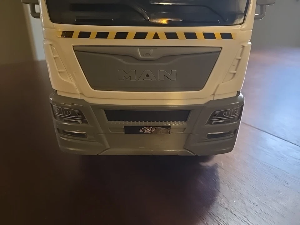 Toys R Us MAN Recycling Waste Collection Garbage Truck Fast Lane Pump Action 21" - Image 4 of 4