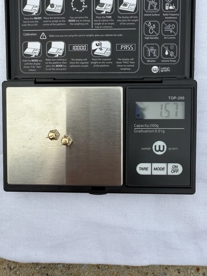 Hermosos tachuelas vintage de oro amarillo de 14k de 2 quilates de dos circonitas perfectas para viajar con clase Foto 3 de 3