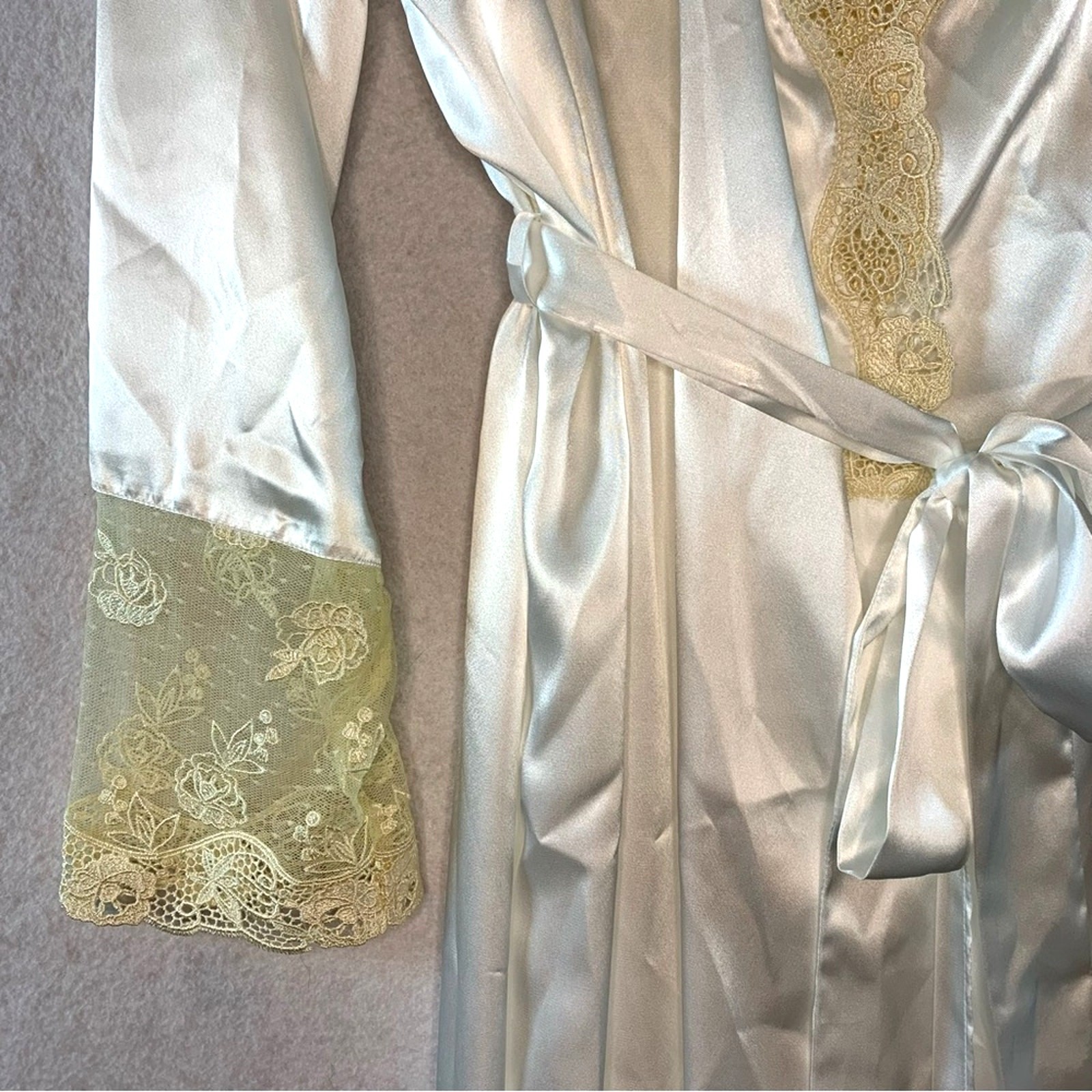 Flora Nikrooz Satin Lace Robe Chemise Slip 2pc Set Ivory Cream Bridal Lingerie  