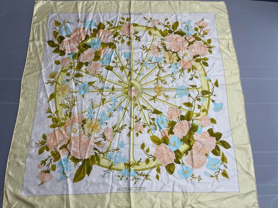 Hermes Carre 90 РОМАНТИЧЕСКИЙ шелковый шарф бежевый б/у - Изображение 2 из 4