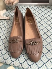 Ukies Nude Patent Leather Round Fringe Medallion Toe Pump 9 298 New