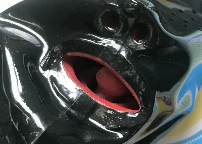 Sexy Capucha de Látex con Mordaza de Dientes Rojos y Tubos Nasales Cremallera Trasera Máscara Fetiche Cara Completa Foto 2 de 4