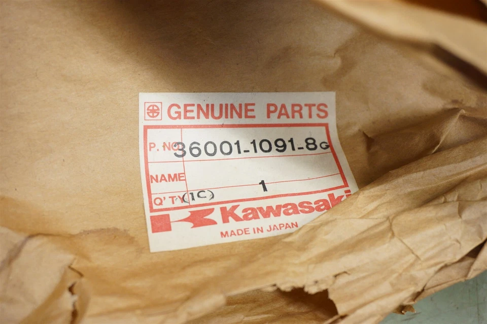 Cubierta lateral Kawasaki Z250 KZ250 LTD L/H 36001-1091 NUEVA DE STOCK *2710 Foto 2 de 4