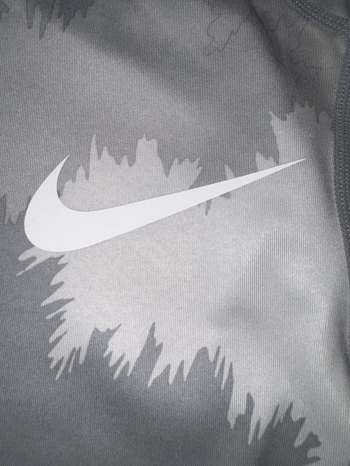 Camisa Nike Para Hombre Gris Mediana Camuflada Pro Hypercool Entrenamiento Rendimiento Transpirable Foto 4 de 4