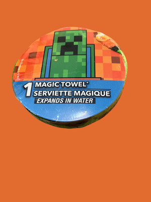Minecraft Creeper magic towel 11'' x 11'' NEW