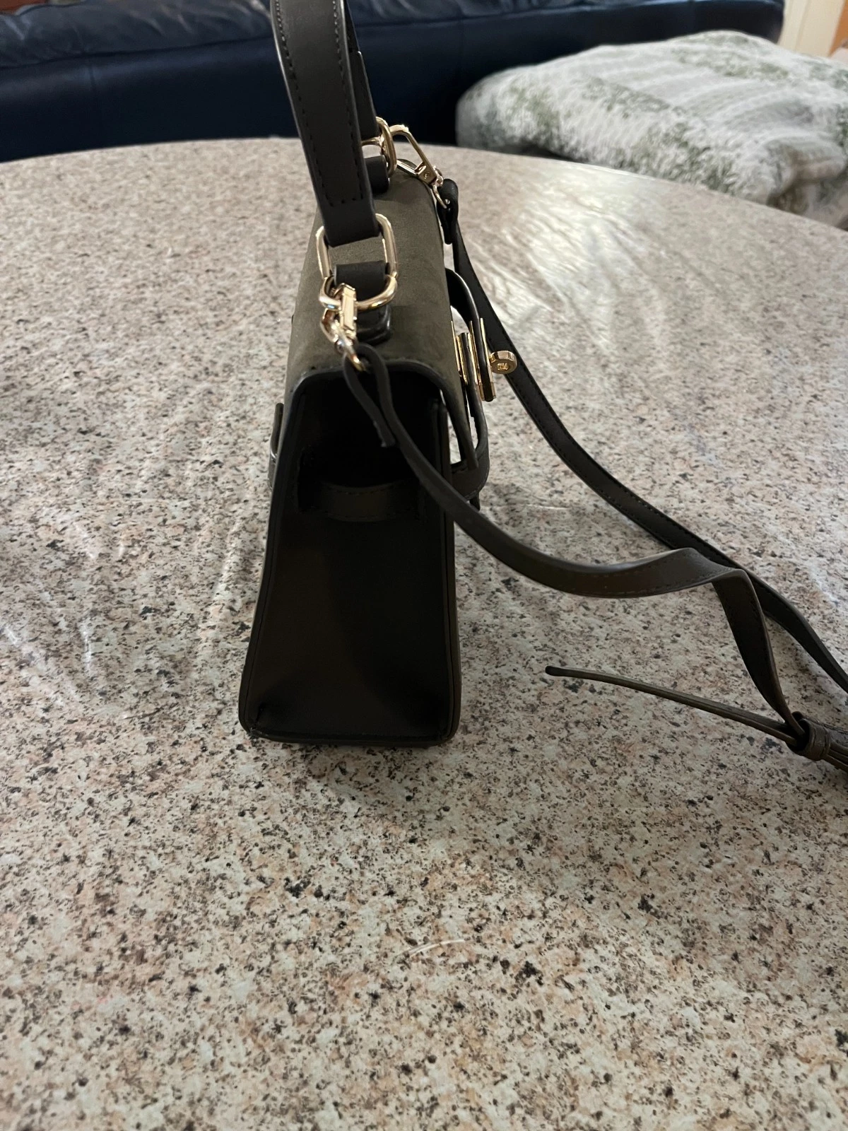 Borsa a tracolla Urban Expressions Mayfair in pelle oliva vegan