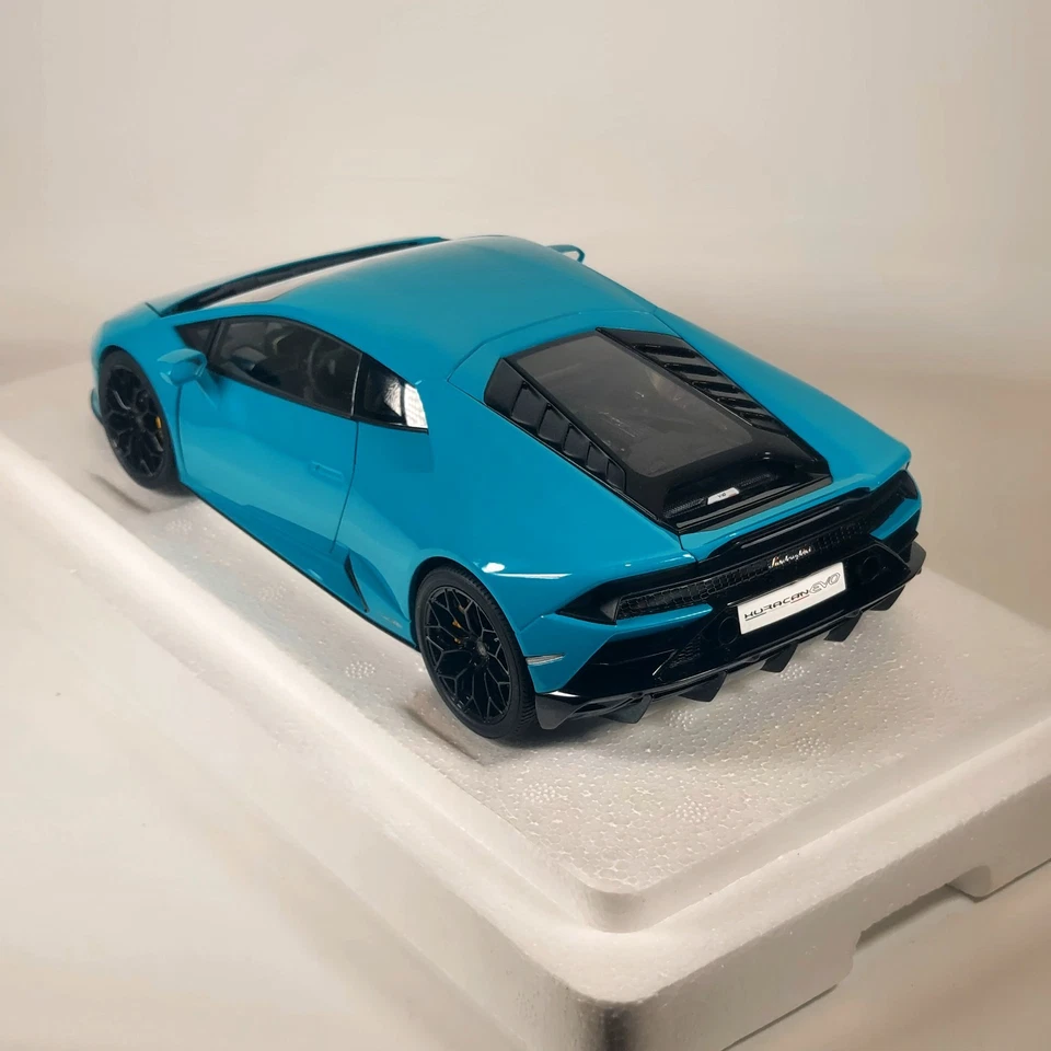 1:18 AUTOart LAMBORGHINI HURACAN EVO (AZUL GLACAU AZUL) 79211 Foto 2 de 4