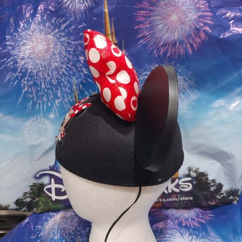 NUOVO CAPPELLO DISNEY PARKS Minnie Mouse orecchie cuori rossi ❤️ fiocco glitter adulto USA - Foto 4 di 8