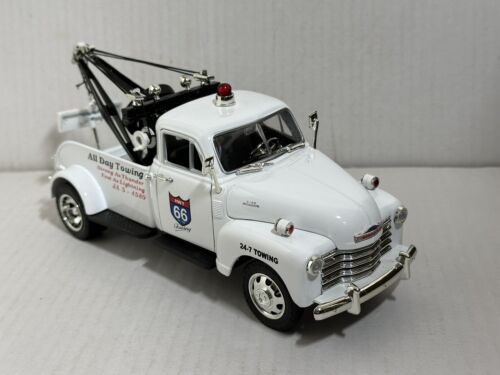 JADA SHOWROOM 1953 CHEVY WRECKER TOW TRUCK WHITE 1:24 DIECAST MODEL NEW NO BOX - Picture 3 of 12