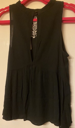 Love FIRE Black Sleeveless Blouse Top w White Aztec Design & Keyhole Back Sz Med - Picture 8 of 11