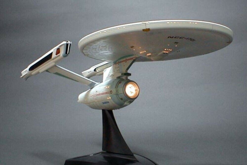 Bandai 1/850 Scale Star Trek U.S.S. Enterprise NCC-1701